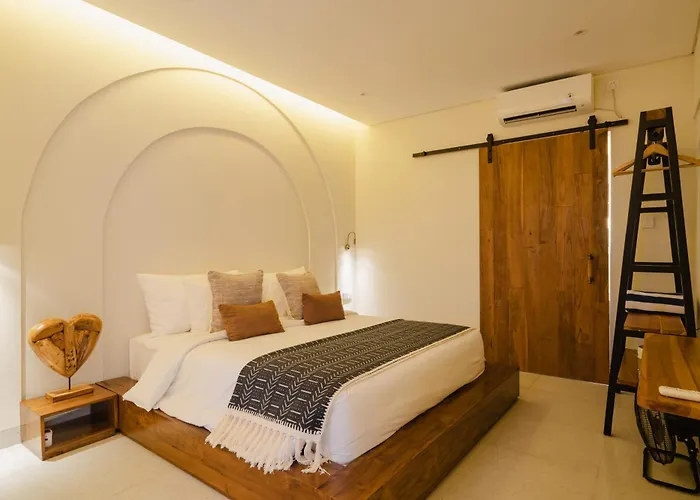 Villa Casa Yellowstone 4br - Seminyak