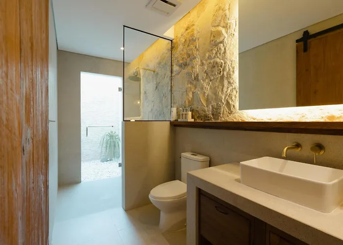 Casa Yellowstone 4br - Seminyak