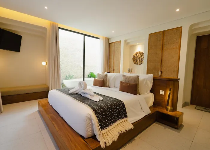 Villa Casa Yellowstone 4br - Seminyak