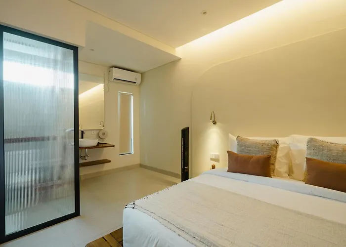 Casa Yellowstone 4br - Villa Seminyak