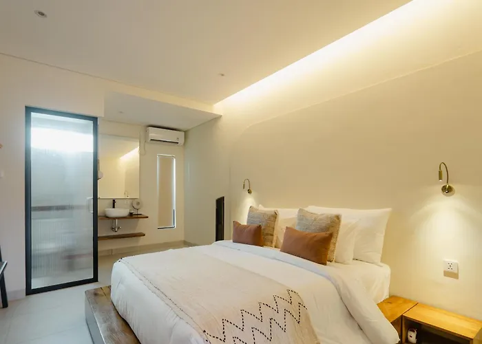Villa Casa Yellowstone 4br - Seminyak
